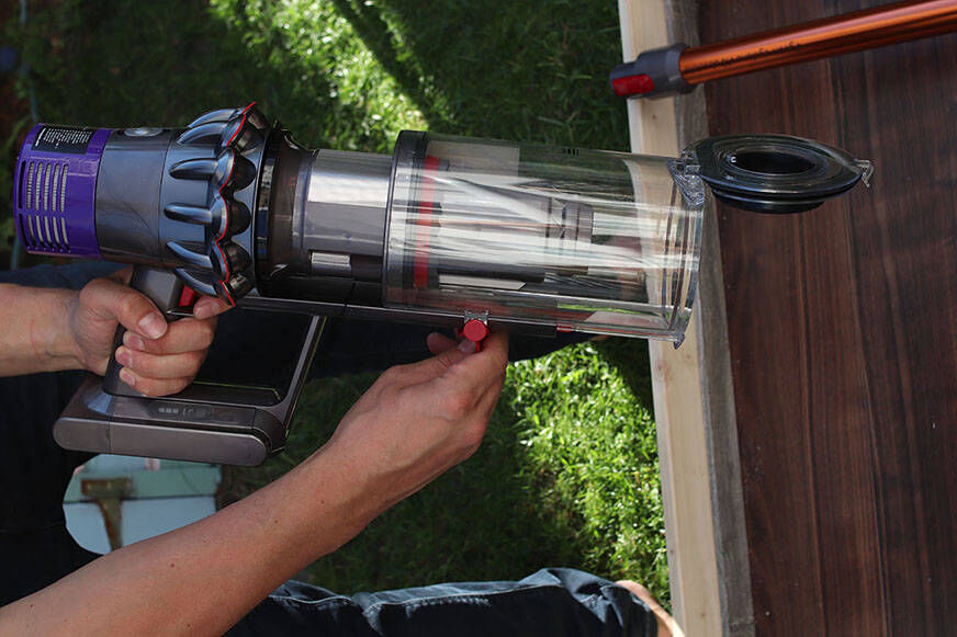 Опорожнение пылесоса Dyson V10